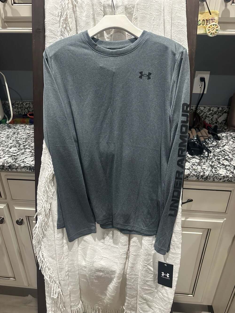 Under Armour Long Sleeve Crewneck Shirt Size YXL Pitch Gray